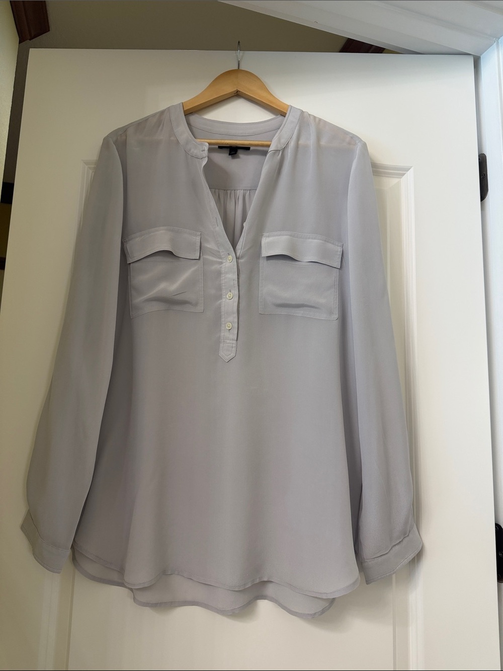 Banana Republic Light Gray Split-Neck Long Sleeve Blouse 100% Silk